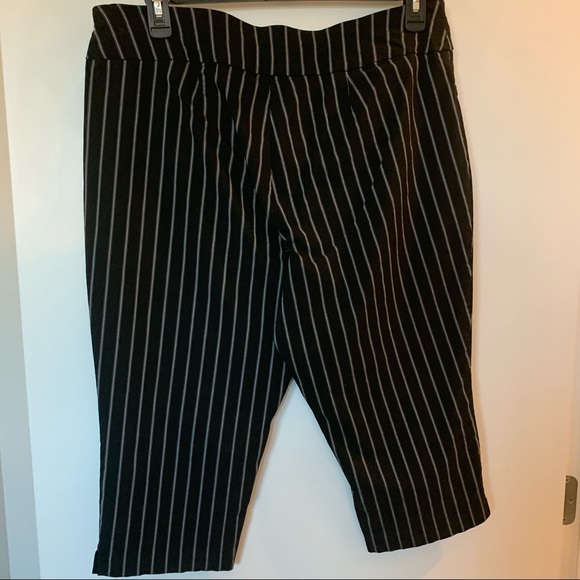 Womens Plus Size 89th + Madison Black & White Stripe Capris Pants 16w - Picture 7 of 11
